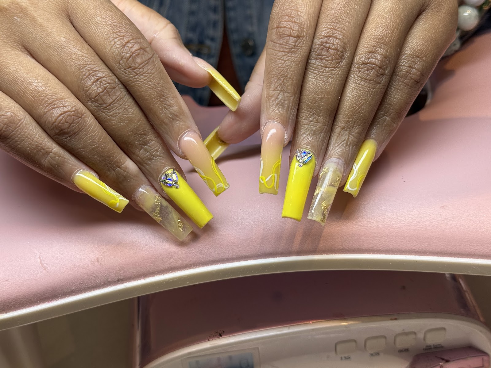 Modern Nails & Spa nail photo 1